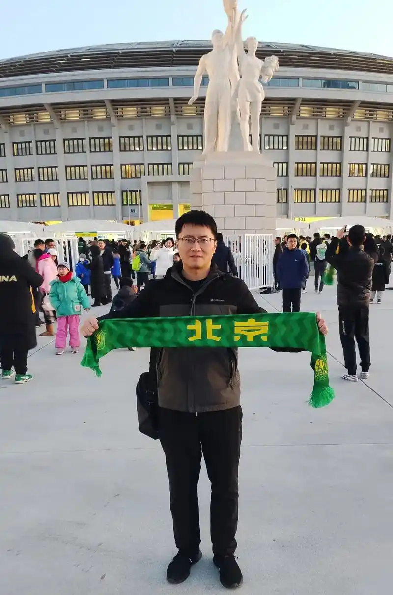 抛弃那英和刚出生的儿子，如今19年过去，前国脚高峰下场令人唏嘘