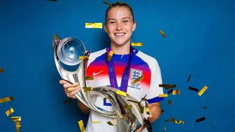 韩鹏赛后直言“耻辱”：泰山队绝平后引发热议与期待反弹